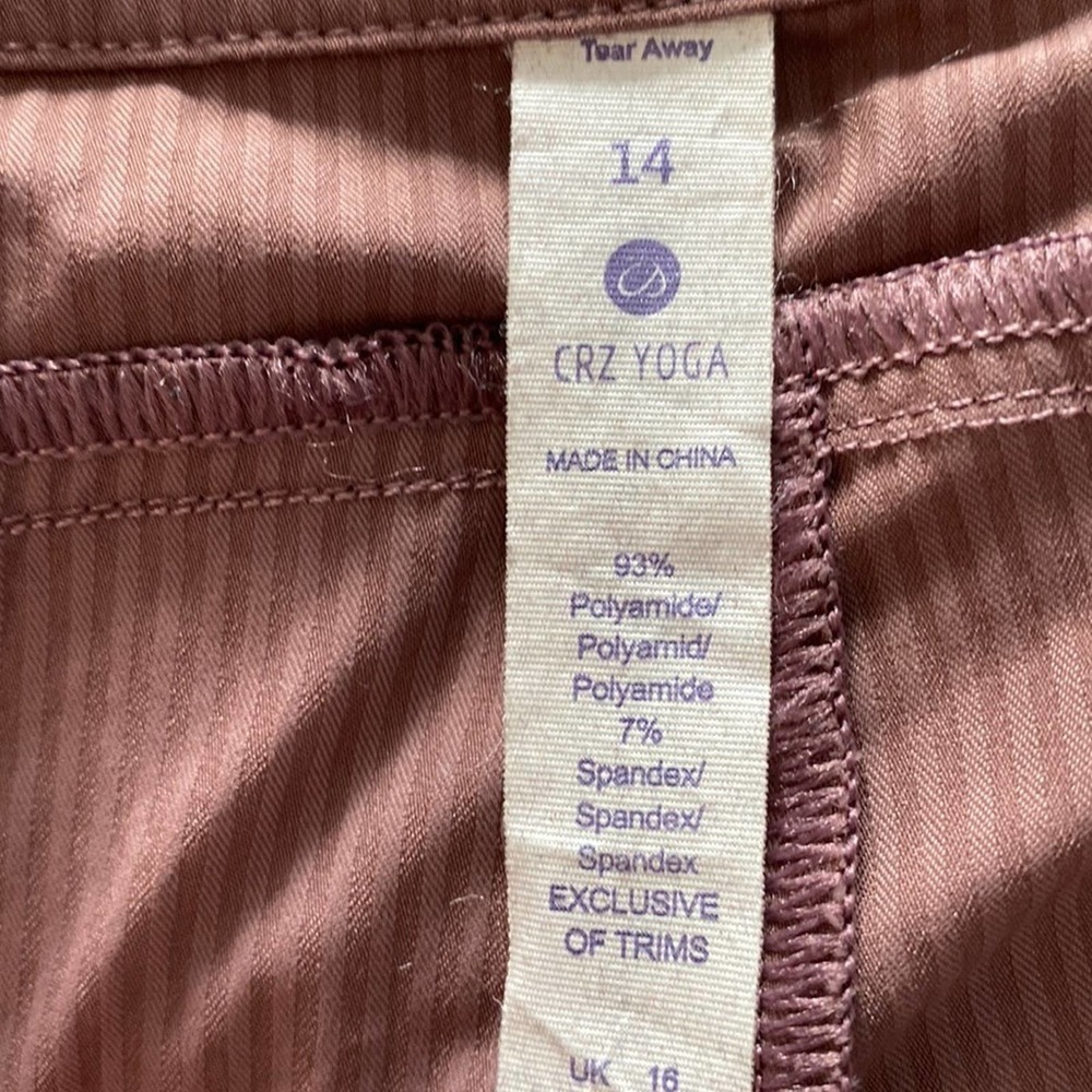 CRZ Yoga Shorts. 2 1/2” inseam. Zip button and drawstring mauve size 14
C - Picture 5 of 8
